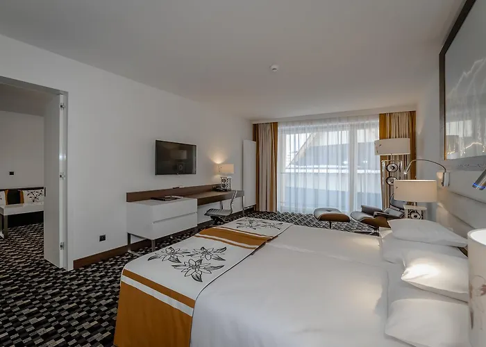 Ii Nosalowy Dwor זקופאנה