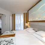 فندق ريزيدنيجا إي نوسالوي دور 4*